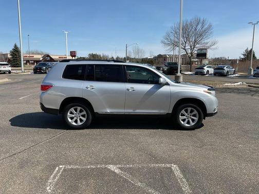 Classic Silver Metallic 2012 Toyota Highlander SE