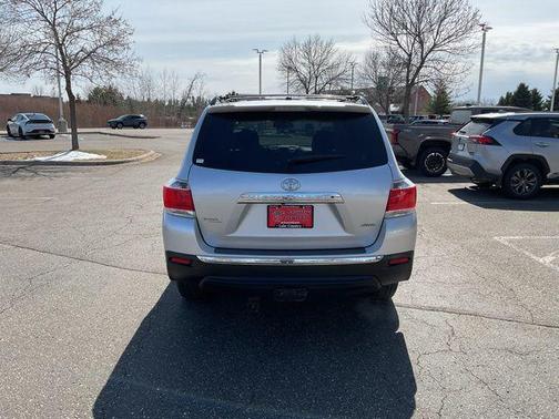 Classic Silver Metallic 2012 Toyota Highlander SE
