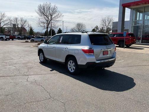 Classic Silver Metallic 2012 Toyota Highlander SE