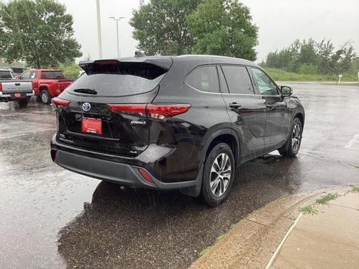 2022 Toyota Highlander Hybrid XLE