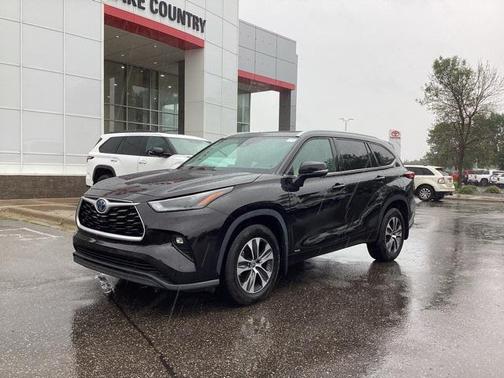 2022 Toyota Highlander Hybrid XLE