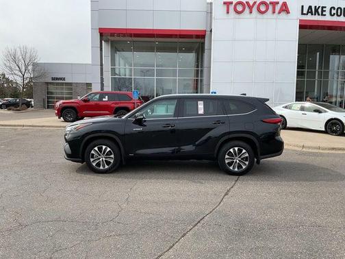 Midnight Black Metallic 2021 Toyota Highlander Hybrid XLE