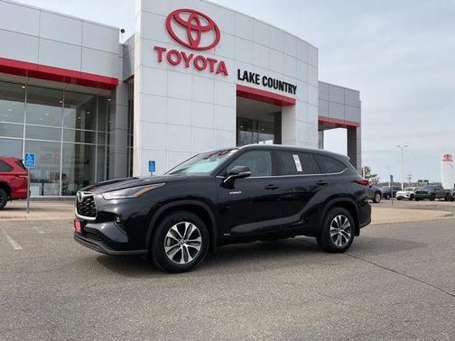 Midnight Black Metallic 2021 Toyota Highlander Hybrid XLE