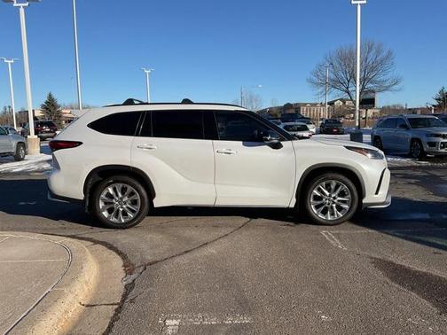 2022 Toyota Highlander XSE