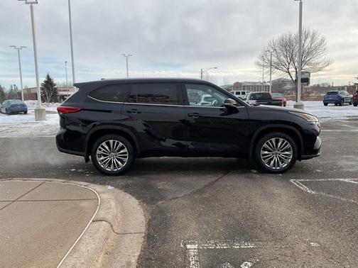 2022 Toyota Highlander Platinum