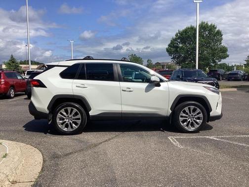 2022 Toyota RAV4 XLE Premium