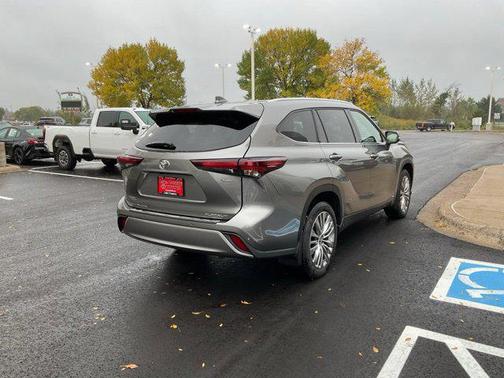 Gray 2025 Toyota Highlander Hybrid Platinum