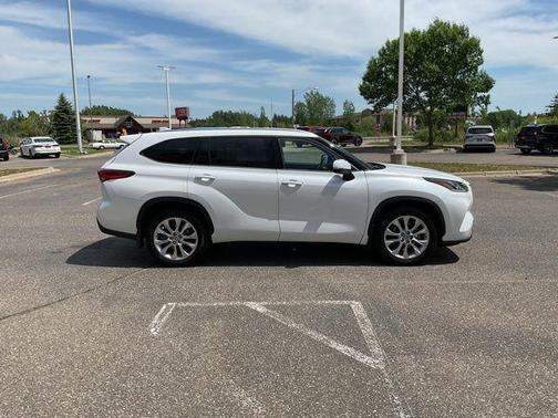 Pearl 2023 Toyota Highlander Limited