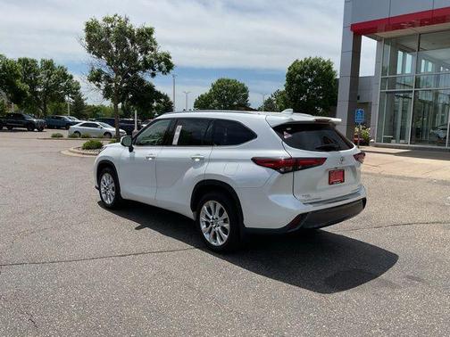 Pearl 2023 Toyota Highlander Limited