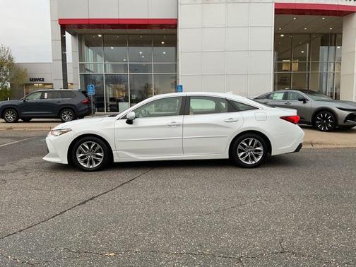 2019 Toyota Avalon XLE