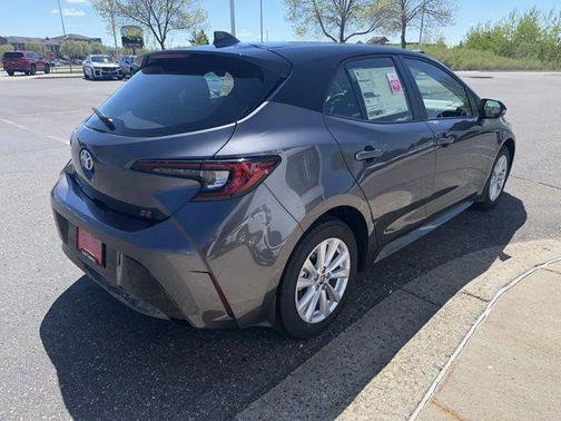 Magnetic Gray Metallic/Midnight Black Metallic 2026 Toyota Corolla SE