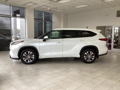 2022 Toyota Highlander Hybrid XLE