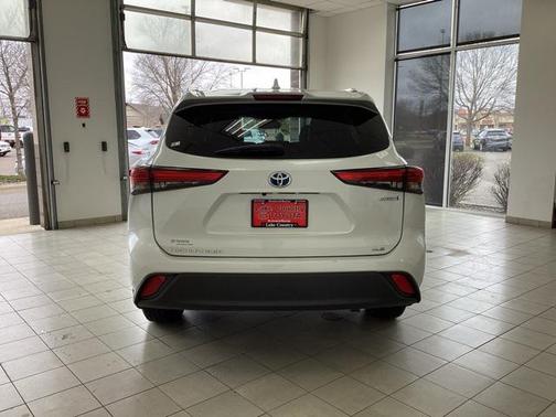 2022 Toyota Highlander Hybrid XLE