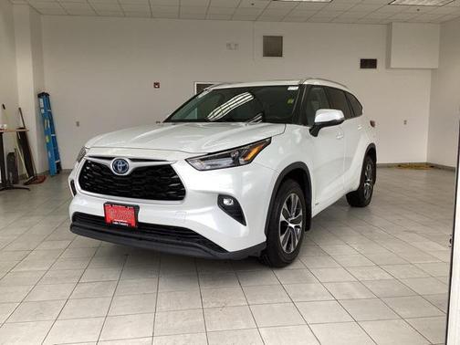 2022 Toyota Highlander Hybrid XLE
