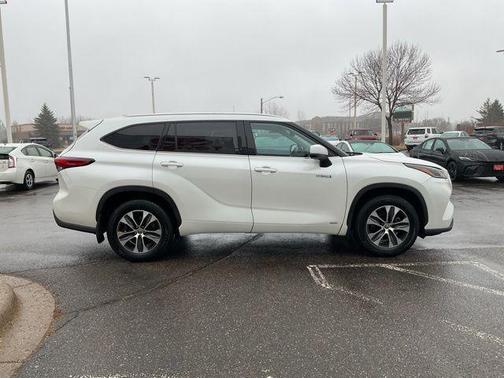 2021 Toyota Highlander Hybrid XLE