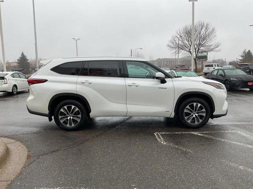 2021 Toyota Highlander Hybrid XLE