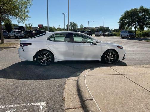 Ice Cap 2024 Toyota Camry SE