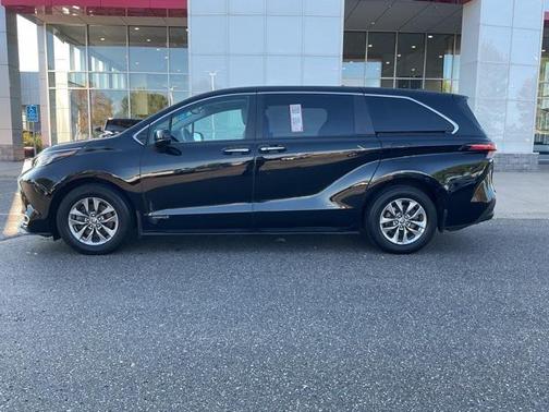 2021 Toyota Sienna XLE 7 Passenger