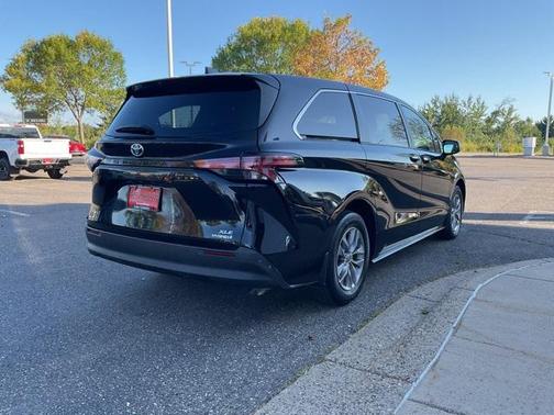 2021 Toyota Sienna XLE 7 Passenger