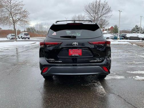 Midnight Black 2024 Toyota Highlander Limited