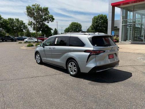 Celestial Silver Metallic 2022 Toyota Sienna Platinum