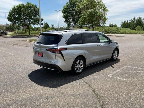Celestial Silver Metallic 2022 Toyota Sienna Platinum
