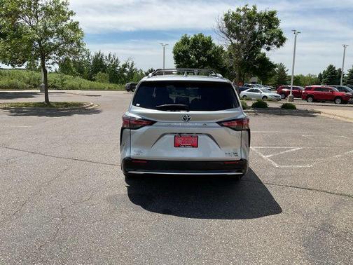 Celestial Silver Metallic 2022 Toyota Sienna Platinum