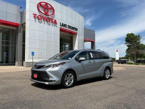 Celestial Silver Metallic 2022 Toyota Sienna Platinum