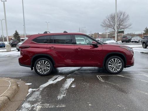 2026 Toyota Highlander Hybrid Platinum