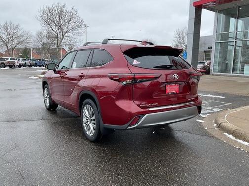 2026 Toyota Highlander Hybrid Platinum