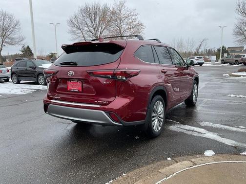 2026 Toyota Highlander Hybrid Platinum