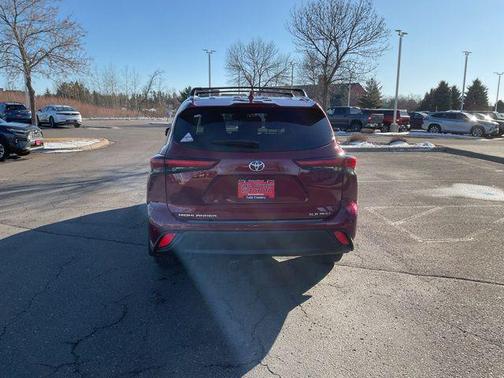 Pearl 2021 Toyota Highlander XLE