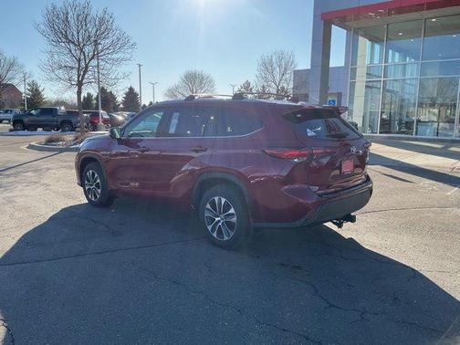 Pearl 2021 Toyota Highlander XLE