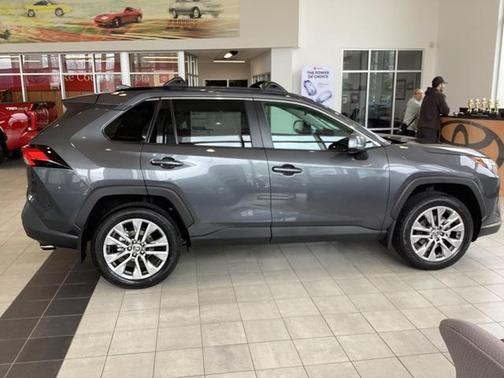 2025 Toyota RAV4 XLE Premium