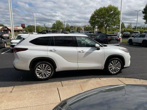 2024 Toyota Highlander Platinum