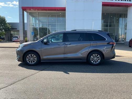 2021 Toyota Sienna XLE 7 Passenger