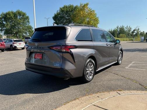 2021 Toyota Sienna XLE 7 Passenger