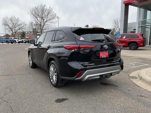2022 Toyota Highlander Platinum