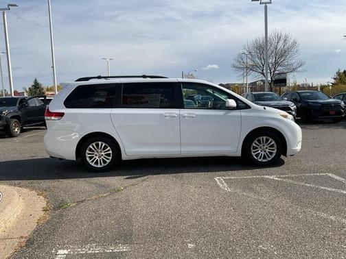 2013 Toyota Sienna XLE