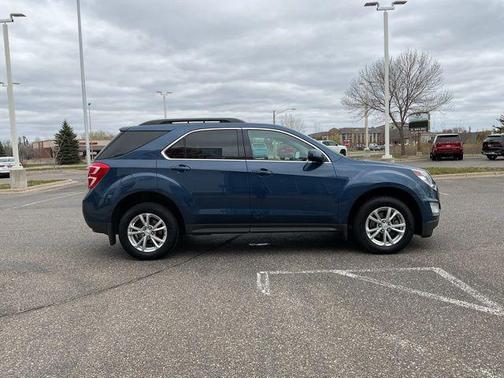 Patriot Blue Metallic 2017 Chevrolet Equinox 1LT
