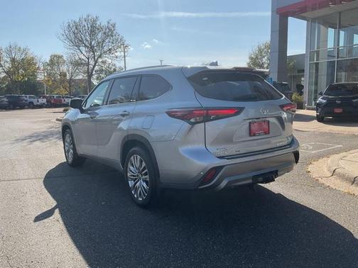 2024 Toyota Highlander Platinum