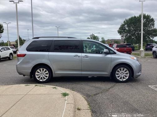 2016 Toyota Sienna XLE