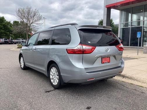 2016 Toyota Sienna XLE