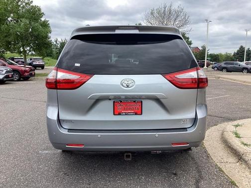 2016 Toyota Sienna XLE