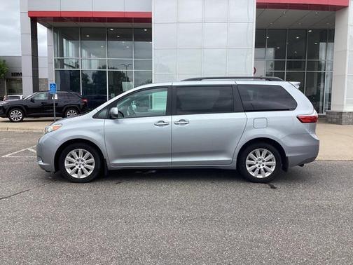 2016 Toyota Sienna XLE