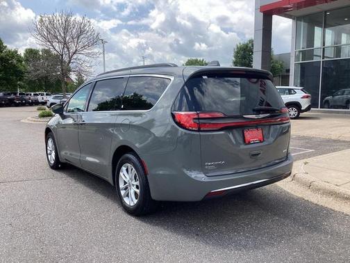 2022 Chrysler Pacifica Touring AWD