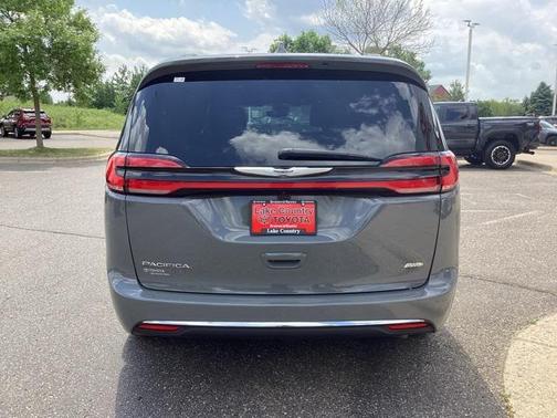 2022 Chrysler Pacifica Touring AWD
