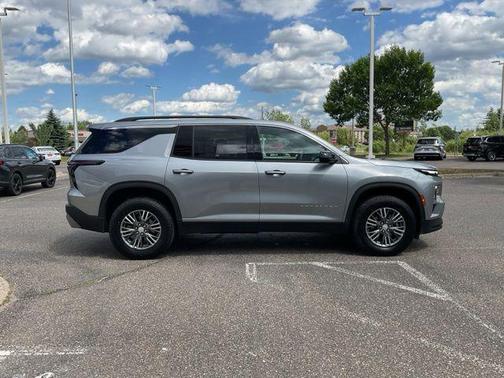 Sterling Gray Metallic 2026 Chevrolet Traverse LT