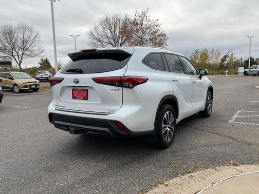 2022 Toyota Highlander Hybrid XLE