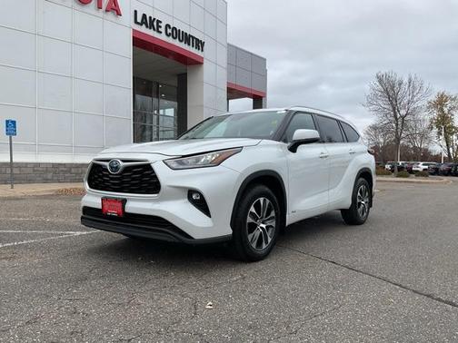 2022 Toyota Highlander Hybrid XLE